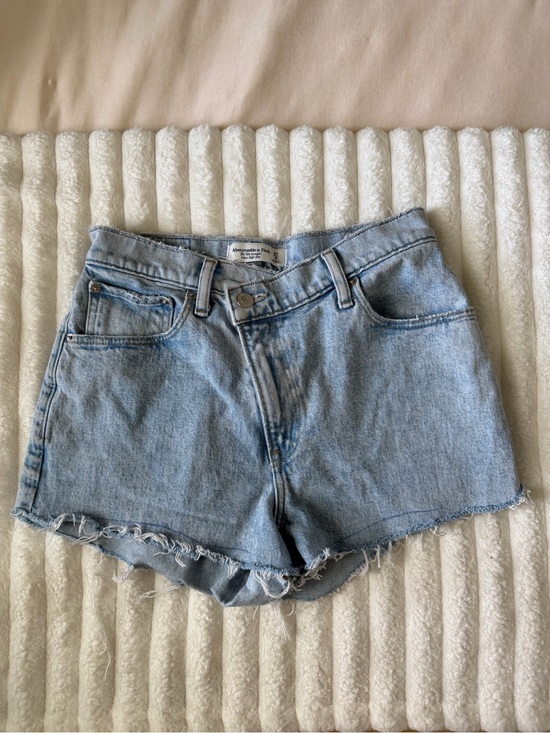 Abercrombie & Fitch Pants - Abercrombie & Fitch The 90’s Straight Ultra High Rise Curve Love Shorts